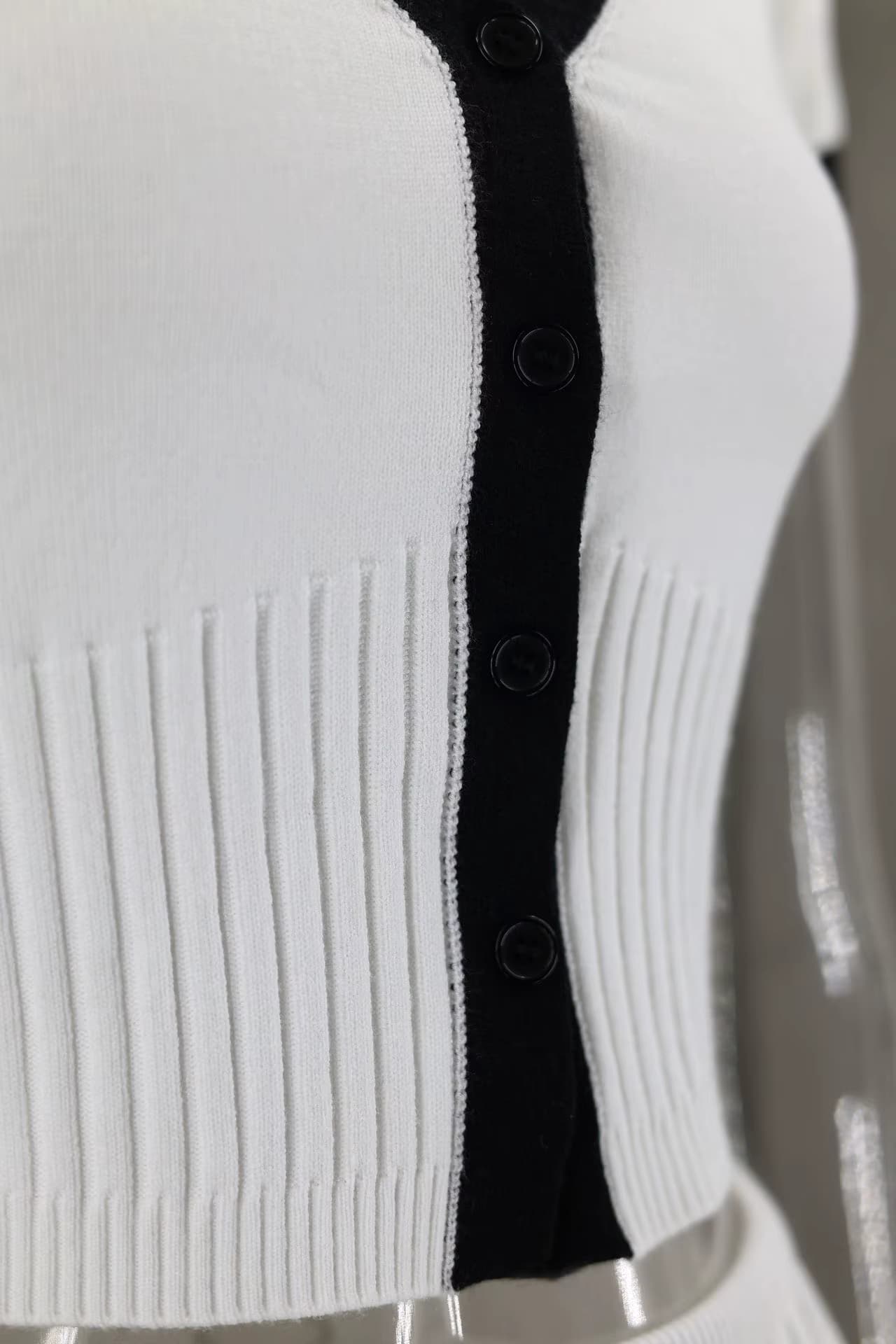 Robe Midi Bicolore Blanc & Noir à Volants 4